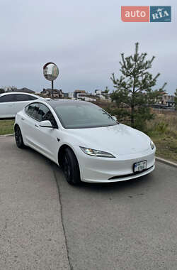 Tesla Model 3 2024