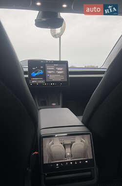 Седан Tesla Model 3 2024 в Ровно