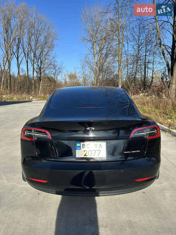 Седан Tesla Model 3 2022 в Дрогобыче