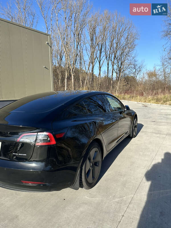 Седан Tesla Model 3 2022 в Дрогобыче