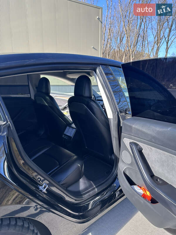 Седан Tesla Model 3 2022 в Дрогобыче
