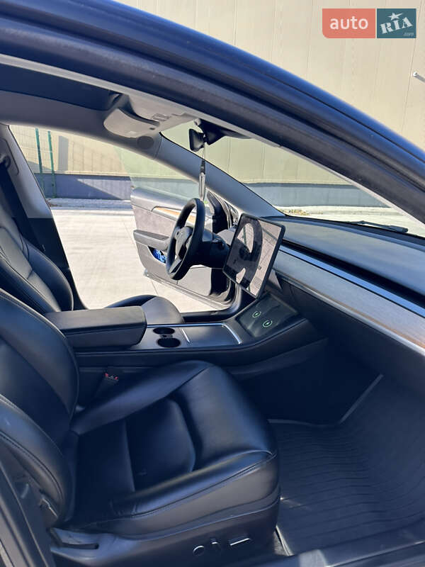 Седан Tesla Model 3 2022 в Дрогобыче