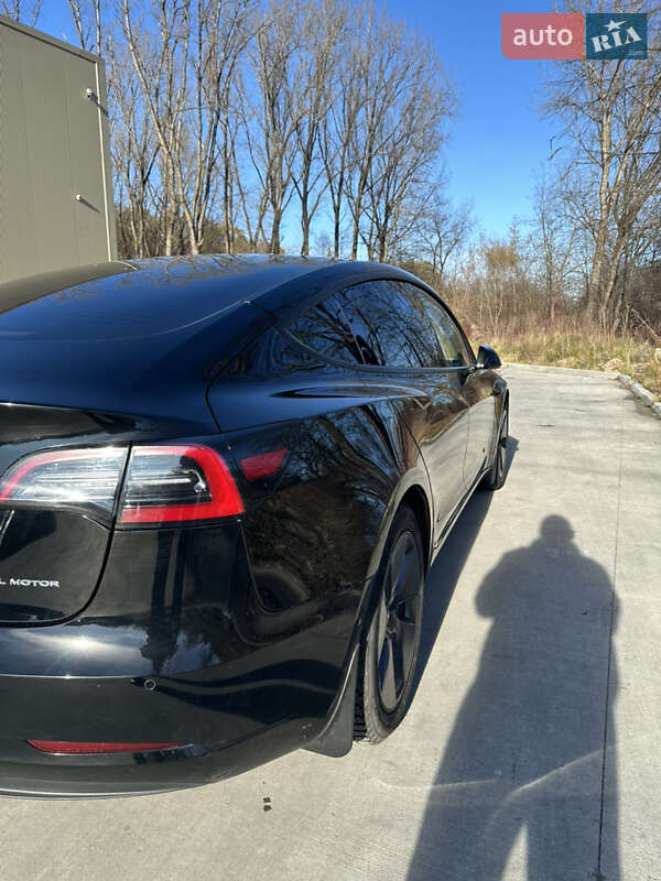 Седан Tesla Model 3 2022 в Дрогобыче
