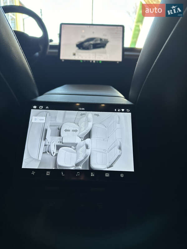 Седан Tesla Model 3 2022 в Дрогобыче