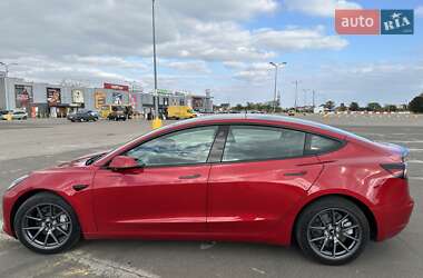 Седан Tesla Model 3 2022 в 
