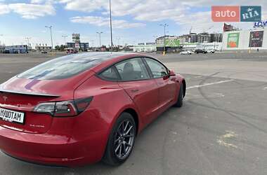 Седан Tesla Model 3 2022 в 