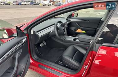 Седан Tesla Model 3 2022 в 