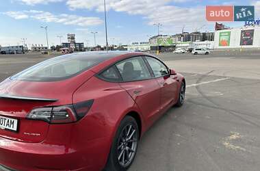 Седан Tesla Model 3 2022 в 