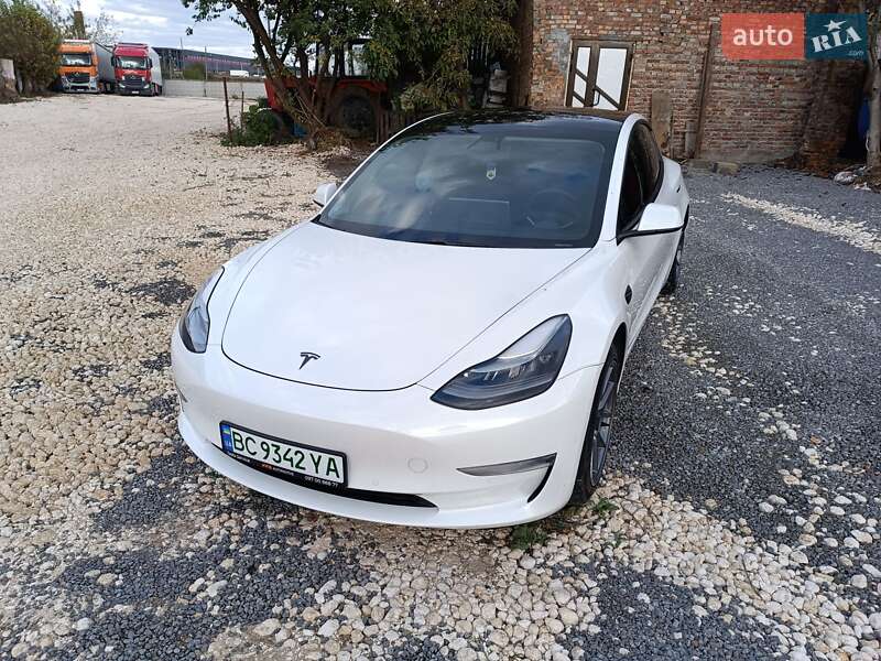 Седан Tesla Model 3 2021 в Львове