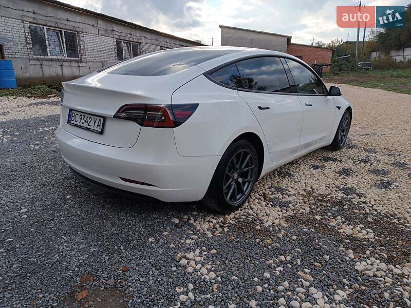 Седан Tesla Model 3 2021 в Львове