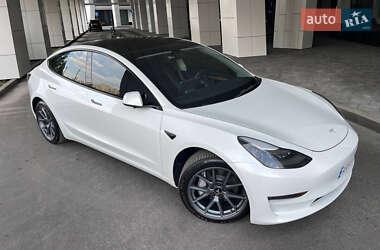 Седан Tesla Model 3 2022 в Киеве