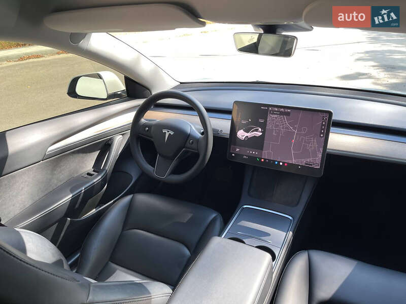 Седан Tesla Model 3 2022 в Львове