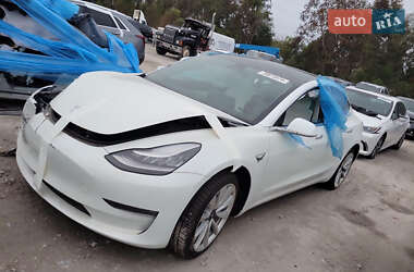 Седан Tesla Model 3 2019 в Львове