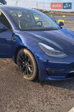 Седан Tesla Model 3 2022 в 