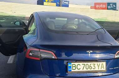 Седан Tesla Model 3 2022 в 