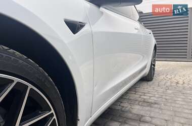 Седан Tesla Model 3 2022 в 