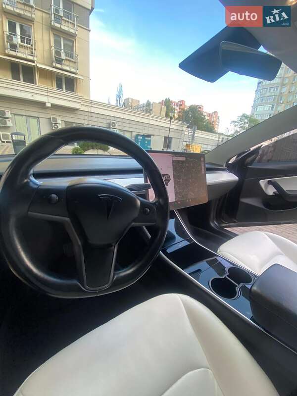 Седан Tesla Model 3 2018 в Одесі