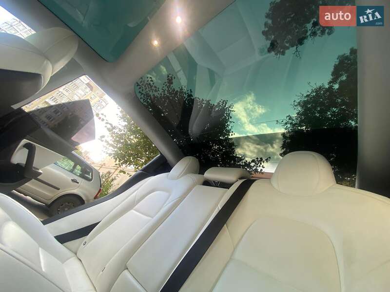 Седан Tesla Model 3 2018 в Одесі