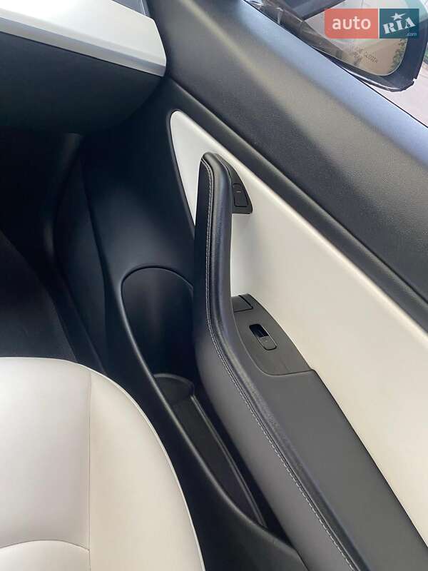 Седан Tesla Model 3 2018 в Одесі