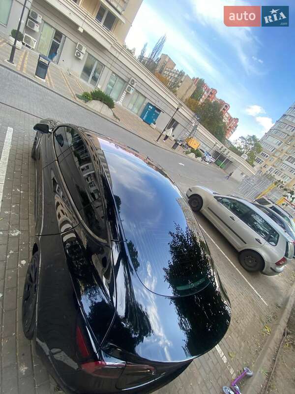 Седан Tesla Model 3 2018 в Одесі