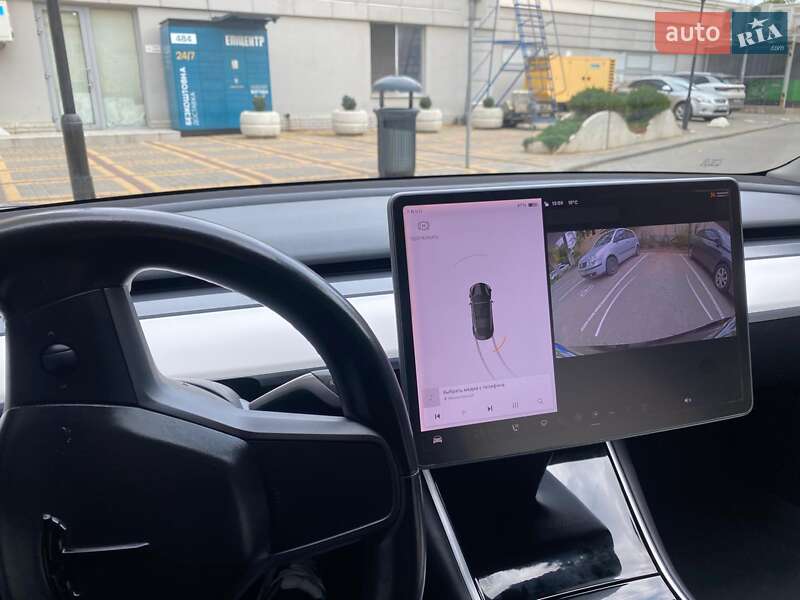 Седан Tesla Model 3 2018 в Одесі