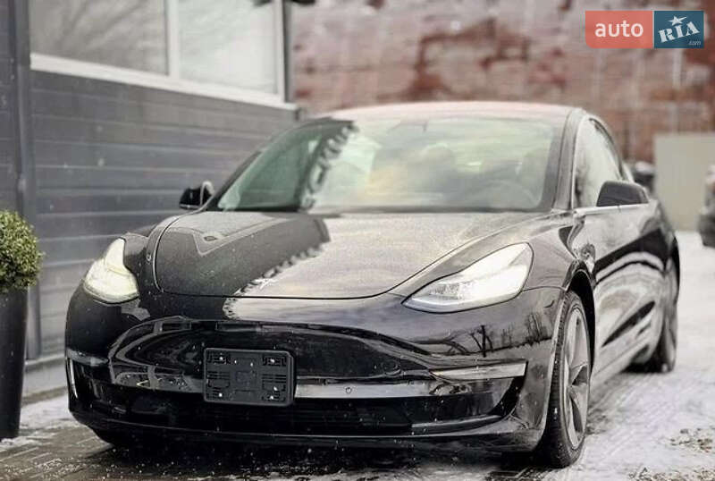 Седан Tesla Model 3 2018 в Києві