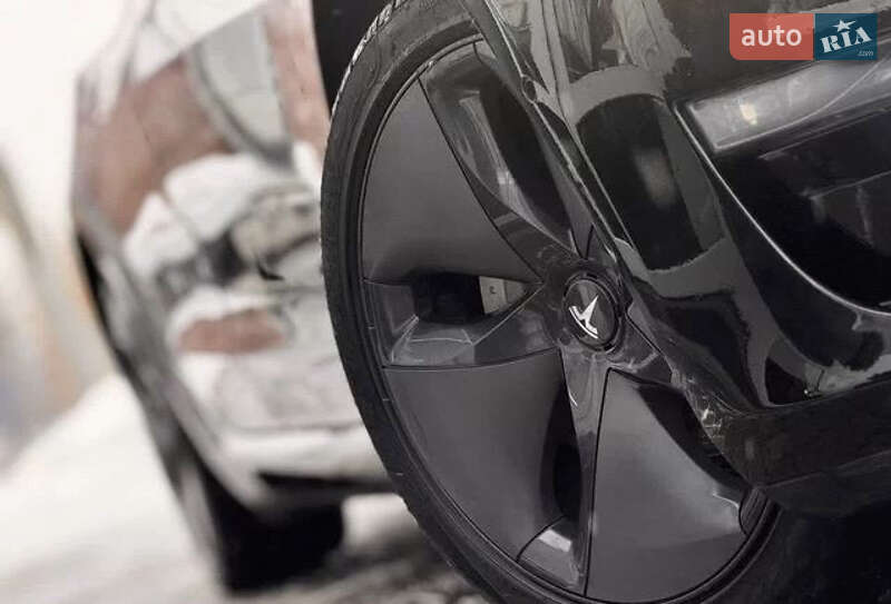 Седан Tesla Model 3 2018 в Києві