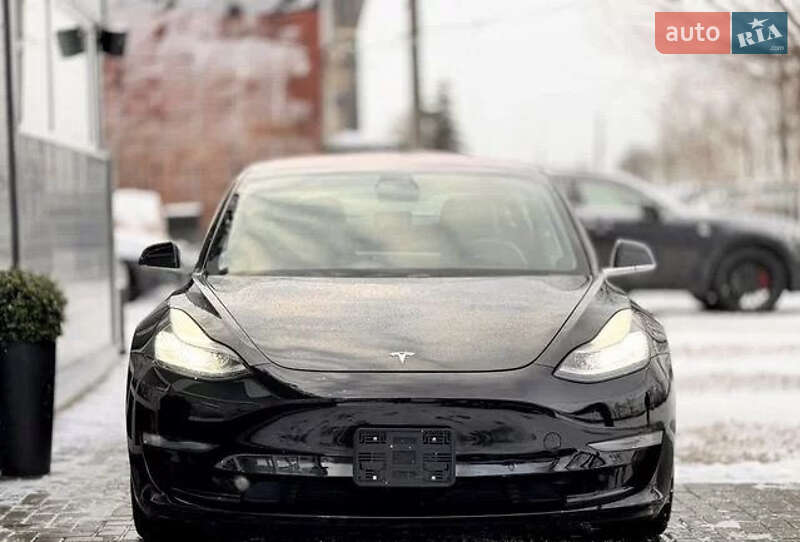 Седан Tesla Model 3 2018 в Києві