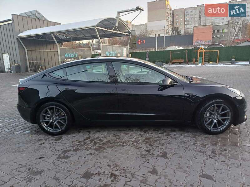 Седан Tesla Model 3 2022 в Фастове