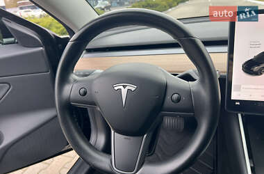 Седан Tesla Model 3 2019 в Одесі