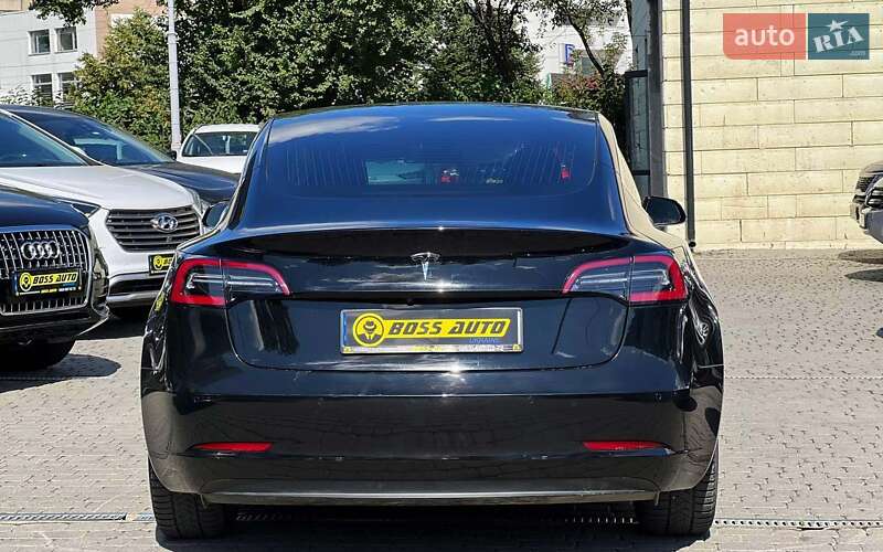 Седан Tesla Model 3 2019 в Івано-Франківську