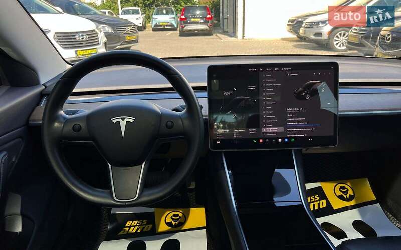 Седан Tesla Model 3 2019 в Івано-Франківську