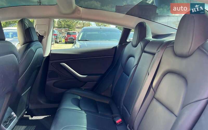Седан Tesla Model 3 2019 в Івано-Франківську
