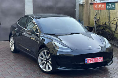 Седан Tesla Model 3 2020 в Калуше