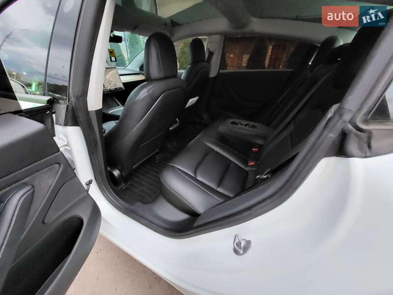 Седан Tesla Model 3 2020 в Житомирі