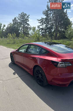 Седан Tesla Model 3 2022 в 