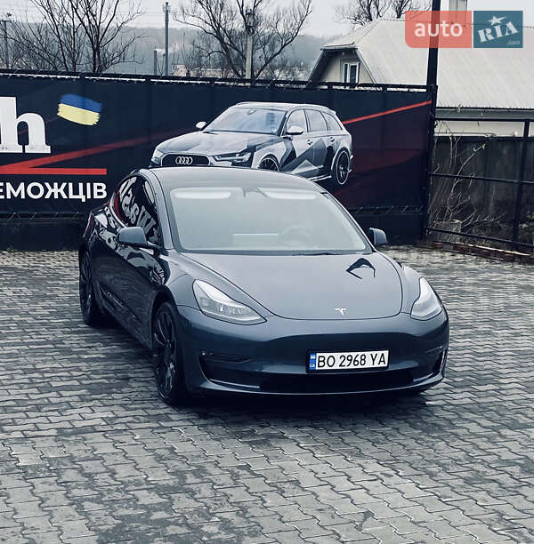 Седан Tesla Model 3 2023 в Теребовлі