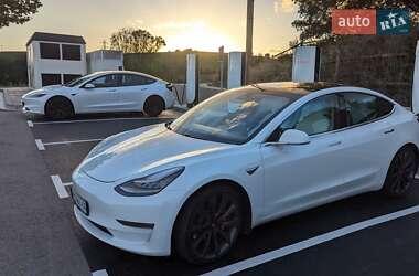 Седан Tesla Model 3 2020 в 