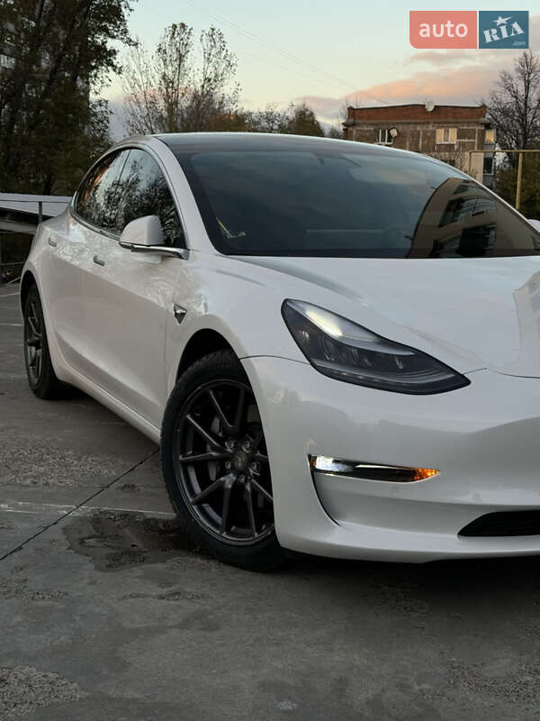 Седан Tesla Model 3 2019 в Дніпрі