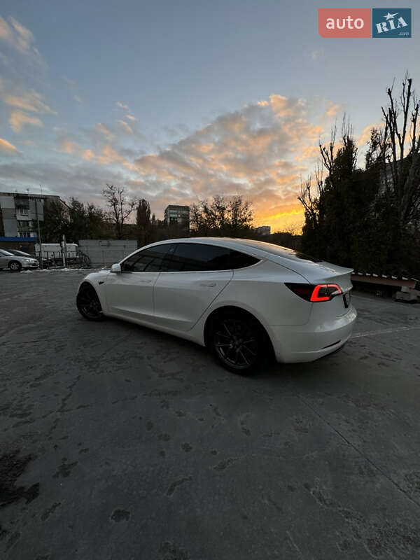 Седан Tesla Model 3 2019 в Дніпрі