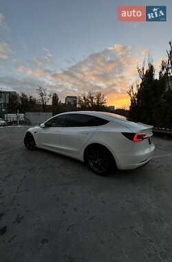 Седан Tesla Model 3 2019 в 
