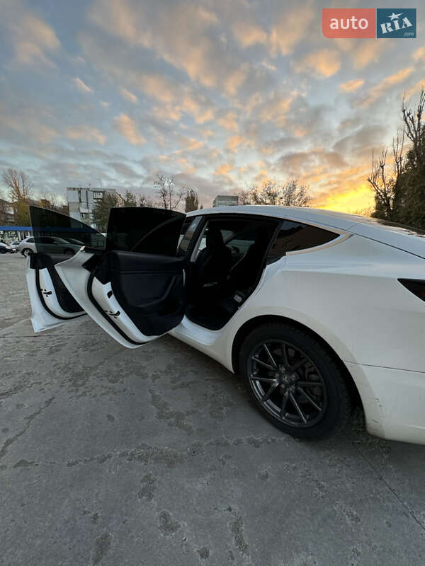 Седан Tesla Model 3 2019 в Дніпрі