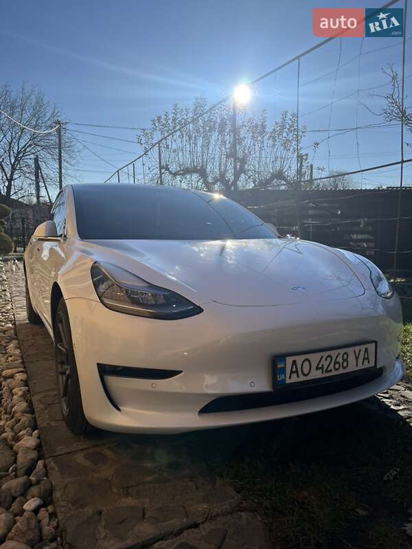Седан Tesla Model 3 2019 в Ужгороді