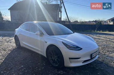 Седан Tesla Model 3 2019 в Ужгороді