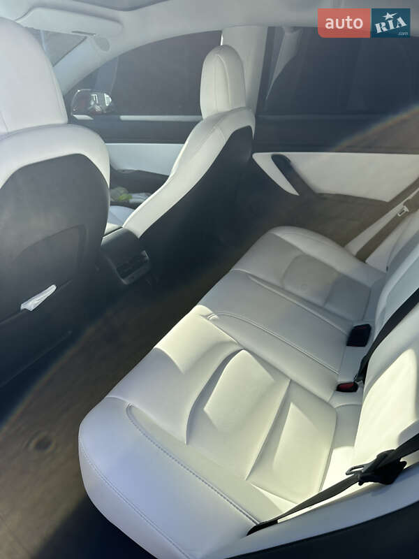 Седан Tesla Model 3 2019 в Нововолынске