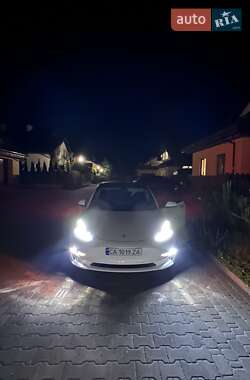 Седан Tesla Model 3 2022 в 