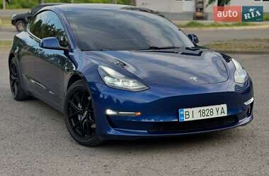 Седан Tesla Model 3 2021 в 