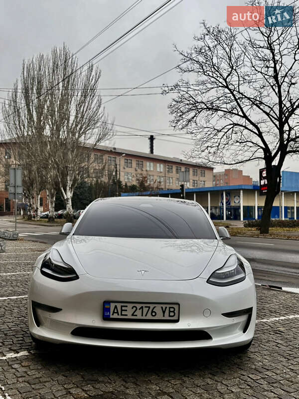 Седан Tesla Model 3 2019 в Дніпрі