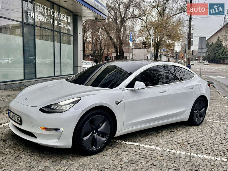 Седан Tesla Model 3 2019 в 