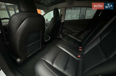 Седан Tesla Model 3 2019 в 